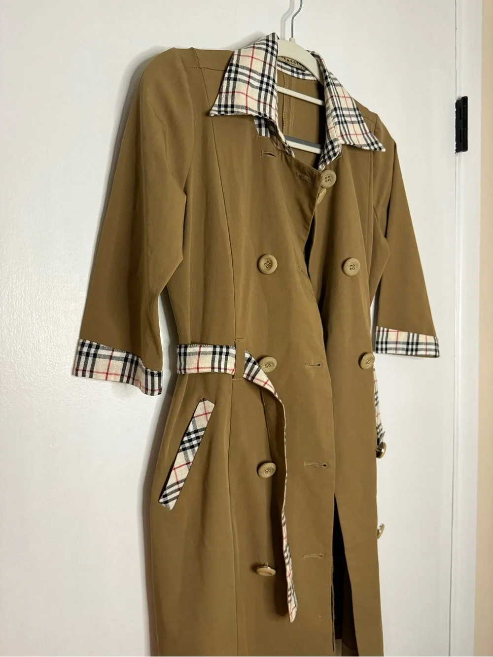 Vintage Burberry Tan Trench Coat with Classic Check Lining - Picture 8 of 10